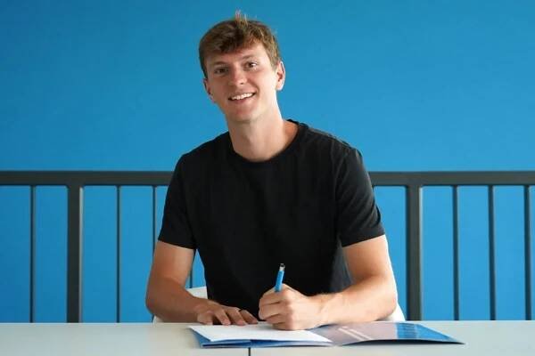Unterschrift mit links: Samuel Biven ist jetzt ein Himmelblauer.