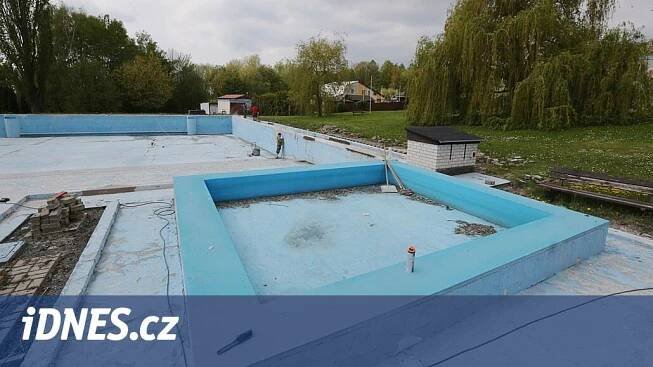 V Dubí a v Duchcově dokončují před začátkem sezony rekonstrukce bazénů - iDNES.cz