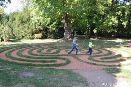 Labyrintárium Loučeň - travnatý labyrint