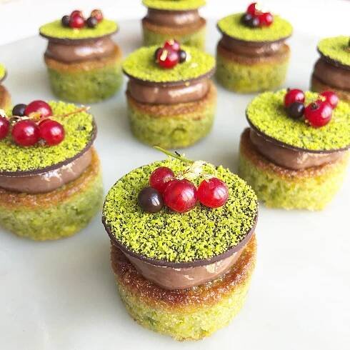 Petit fours med pistacie og cremeux