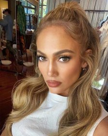 Jennifer Lopez přiznala pravdu o botoxu a ukázala nahou tvář. Takhle vypadá bez make-upu