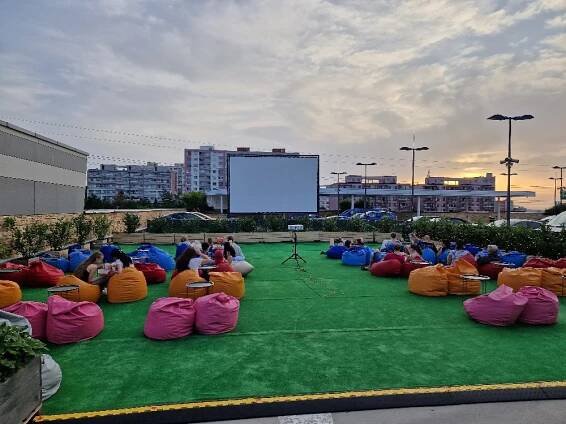 Letní kino na střeše OC Westfield Chodov