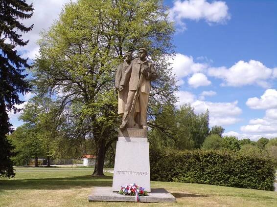 Zdjęcia • World War II memorial in Třešť (Pomnik, monument) • Mapy.com