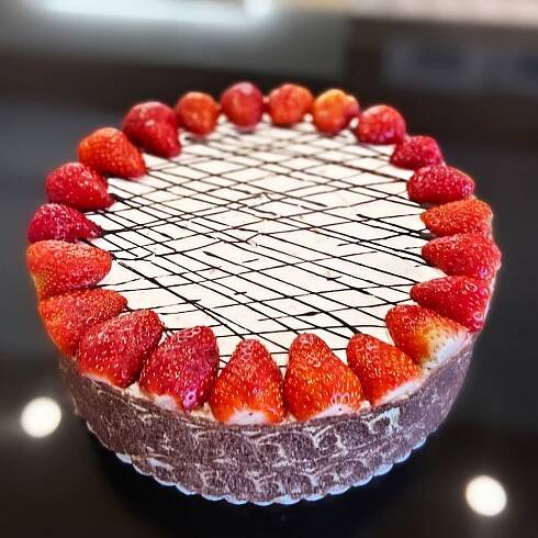Tiramisu zdobené jahodami