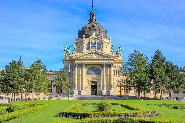 Szechenyi Baths - Budapest @Jürgen Reichenpfader