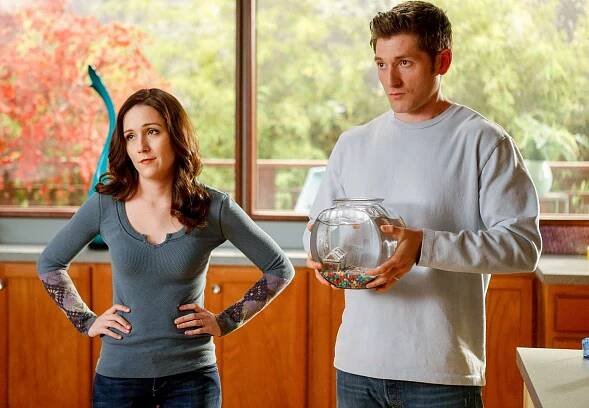 Vychovávat Hope - Pracovní večeře - Z filmu - Shannon Woodward, Lucas Neff