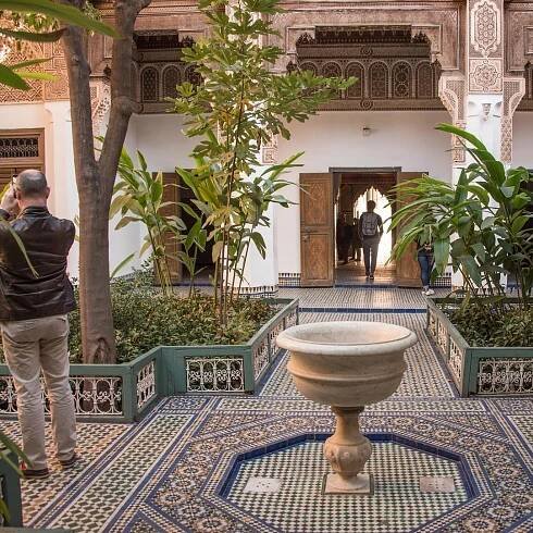 Marrákeš: prohlídka paláce Bahia, Saadských hrobek, tržiště Souk a mediny | GetYourGuide