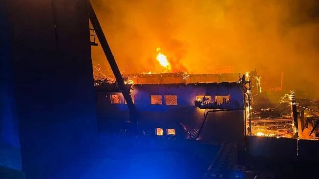 Ve Slavonicích hořela pila. Škoda je přes deset milionů korun