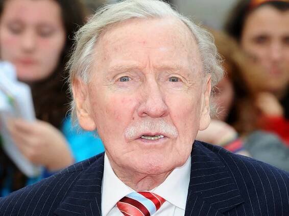 Leslie Phillips, Voice of Sorting Hat in 'Harry Potter' Dead at 98