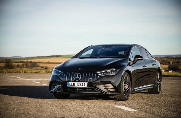 Nedostižná hvězdná loď s nepraktickým kufrem: Mercedes-AMG EQE je elektrický zmizík