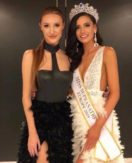 FOTO: Hanka s ředitelkou Miss Czech Republic Taťánou Makarenko. – stránka 82