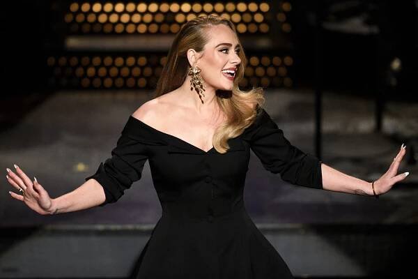 Adele says her closest friends weren't impressed with their first listen of 'Easy on Me'