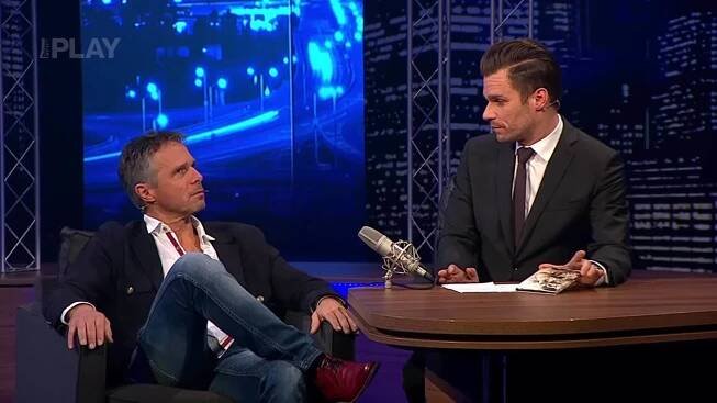 Janek Ledecký se vrací na scénu a dnes večer se ocitne v časoprostoru! Sledujte Show Leoše Mareše před půlnocí na Primě!