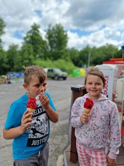 🍦☀️Včerejší slunečný den si druháci a čtvrťáci zpříjemnili výletem na zmrzlinu. Malá odměna, velká radost.Dnes byl pro druháčky