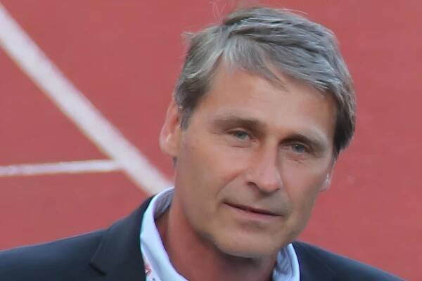 Oštěpař Jan Železný slaví 59. narozeniny. Po boku dvaatřicetileté svěřenkyně pookřál, mají malého syna