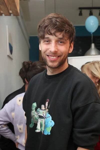 Muzikálový fešák Roman Tomeš po střetu se sršní: Boj o život místo cesty do práce!