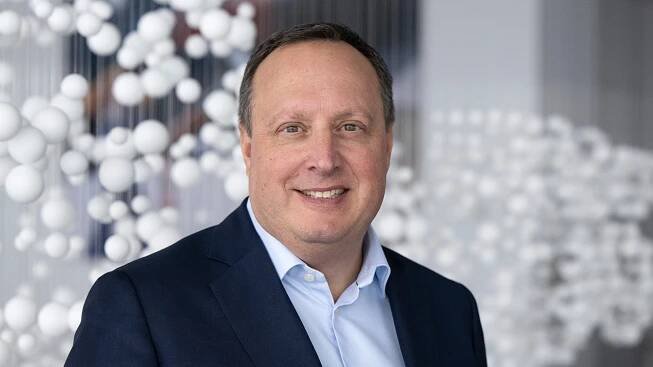 Klick aufs Bild startet JPG-Download: Markus Haas Nahaufnahme lächelnd