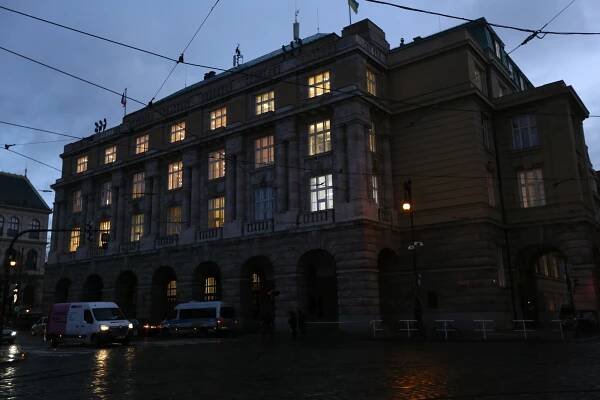 Policisté znají totožnosti čtrnácti zemřelých na filozofické fakultě v Praze