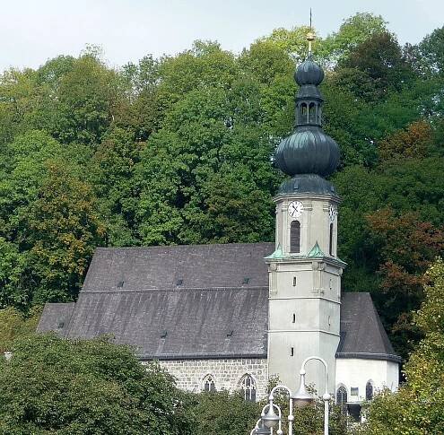 Soubor:Pfarrkirche St. Andreas Trostberg.JPG