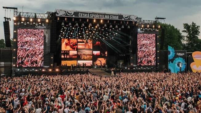 Colours of Ostrava 2024 autem: Jak se na festival dostat a kde zaparkovat? Projděte si praktické informace - Garáž.cz