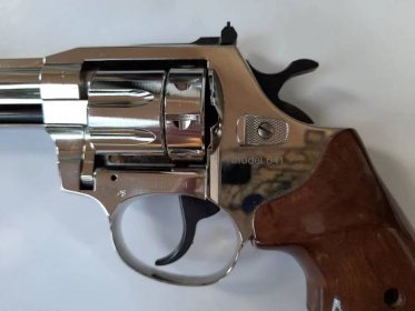 Flobertka Revolver Alfa 641 ráže 6mm.  málo používaný 100% stav. - Sběratelské zbraně