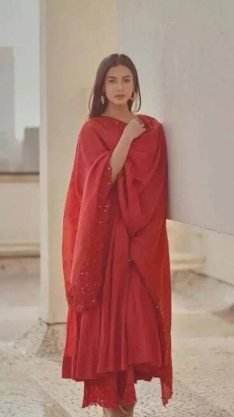 Sonal Chauhan’s unique ethnic style turns heads