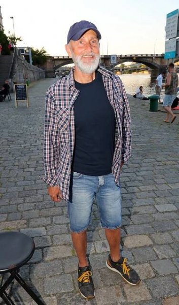 Už zarostl vousem! Neuvěřitelná proměna Josefa Cardy (65): Působí jako jiný člověk