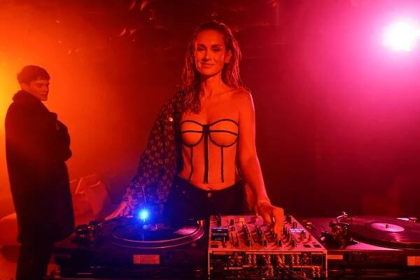 Manželka hvězdy Lucie jen v prádle: Do dalších odvážných snímků jako pro Playboy už prý nepůjde