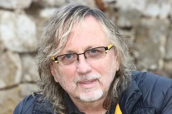 Dalibor Janda si na zahradě postavil kopii Cheopsovy pyramidy