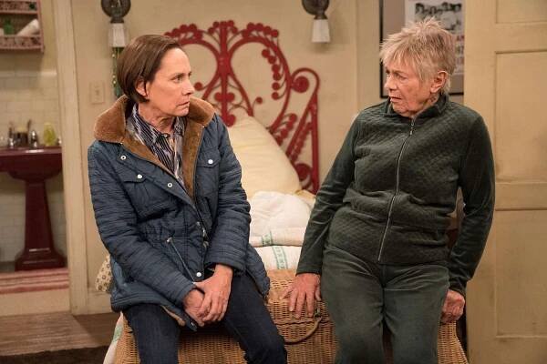 Laurie Metcalf and Estelle Parsons on 'The Conners'