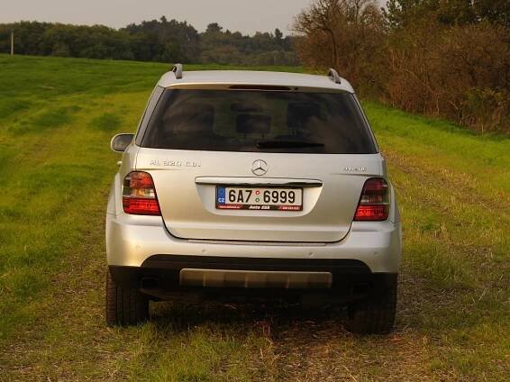 Recenze ojetiny: Mercedes Benz ML W164 - luxus za cenu Octavie | Autanet.cz 