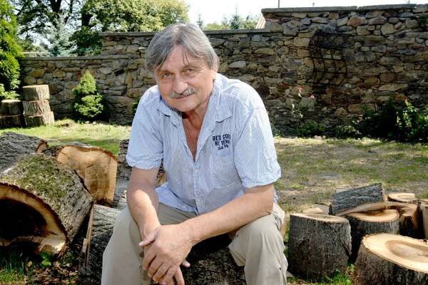 Herec a jeden z nejlepších českých dabérů Pavel Soukup je silvestrovské dítě. Letos slaví půlkulatiny, 75. narozeniny.
