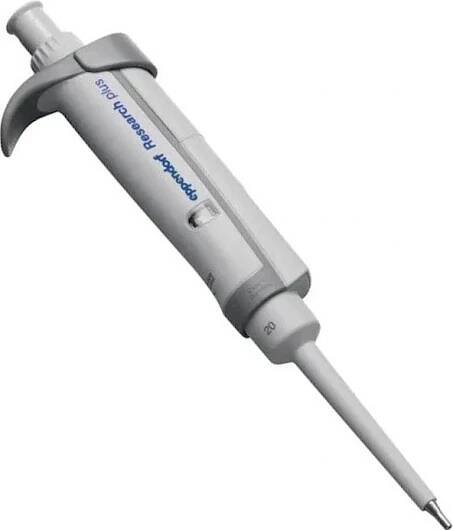 Laboratorní pipeta Eppendorf Research Plus nastavitelná 2 - 20 μl (šedá - špičky 20 μl)