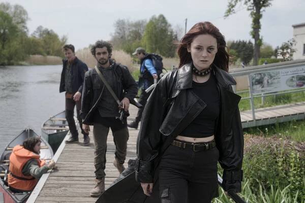 Sløborn - Sünden der Väter - Z filmu - Zoran Pingel, Lea van Acken