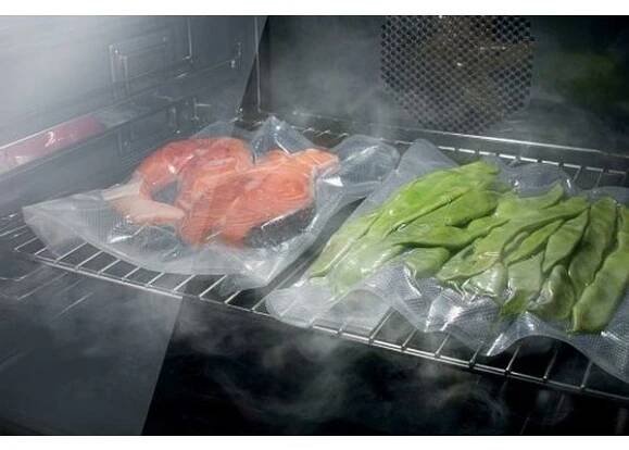 Vestavná trouba s párou Gorenje BCS798S24BG, černá, SousVide