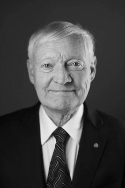 frank-15234-portrait-mini-2x.jpg