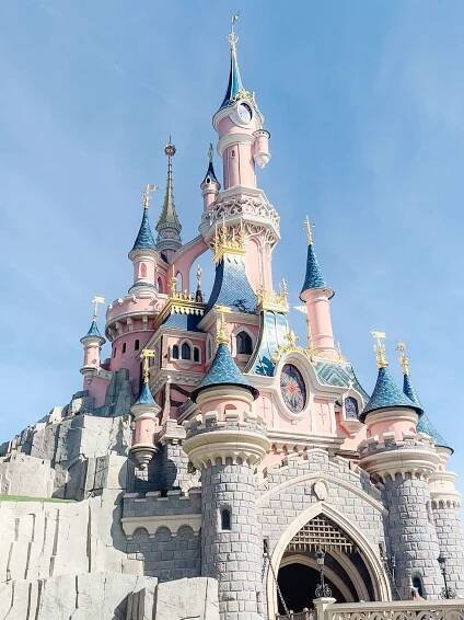 Visiting Disneyland Paris: A Family Travel Guide - With the Blinks