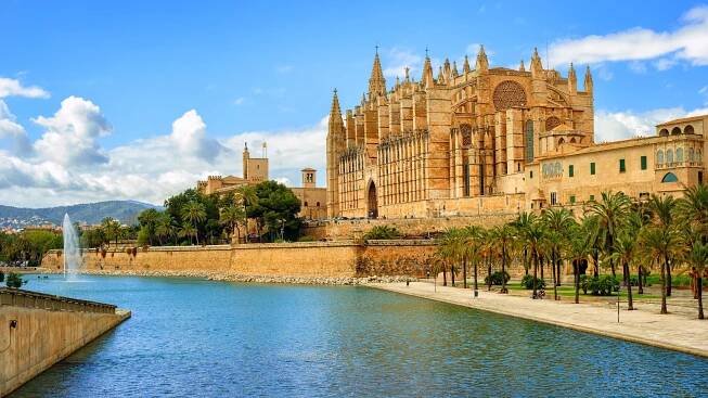 Pronájem auta v Centrum (Palma de Mallorca) – vyhledávejte auta k pronájmu na stránkách KAYAK