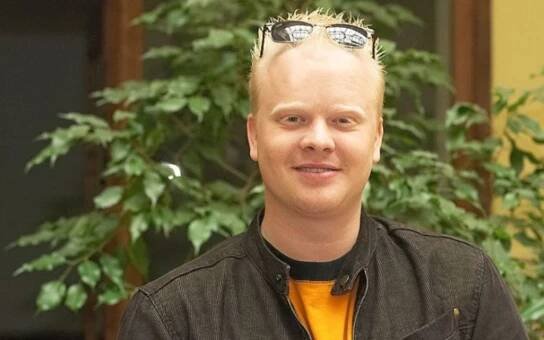 Nejdřív syn málem zabil celou rodinu, teď tragicky zahynul jeho otec. Jaké prokletí pronásleduje herce s nálepkou grázla? | Krajské listy.cz