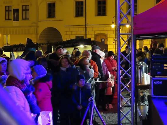 Pyroshow i obří andělé. Advent v Táboře začal už v pátek
