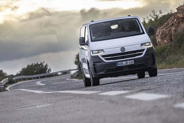 Řídili jsme nový VW Transporter T7: Ikonický užitkáč je ve všem lepší než předchůdce, jen už není tak jedinečný