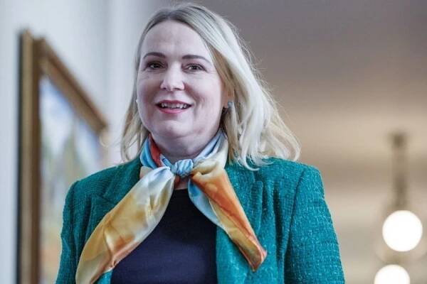 Ministryně obrany rozdala vyznamenání. Ocenila například odbojáře - Přehledně 24