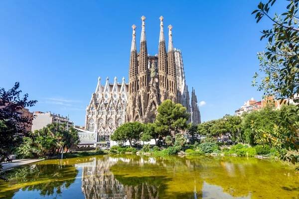 Skvosty známého architekta: Podívejte se, co můžete navštívit v Barceloně