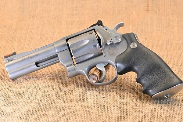 Smith & Wesson 629 Classic DX