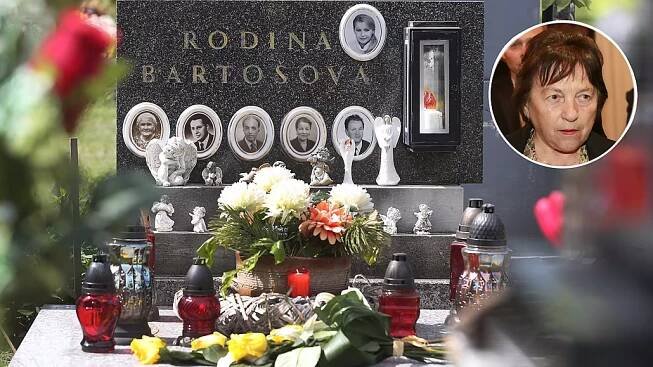 Rodinný hrob ve Frenštátě pod Radhoštěm, kde je i portrét Ivety Bartošové. V...