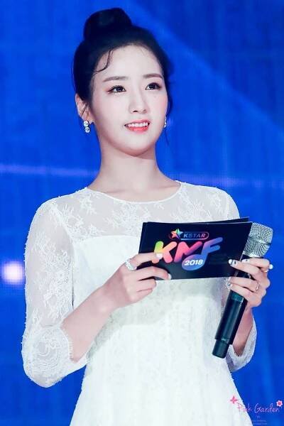 Yoon Bomi (Apink) - Plastic Surgery, Boyfriend, Net Worth, Bio - Kpop Wiki