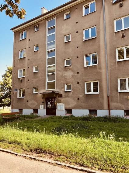 Prodej bytu 2+1 s malým balkonem, Helsinská, Kladno, cihlový 52m2