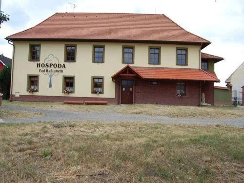 Budova, kde se penzion – hostinec nachází