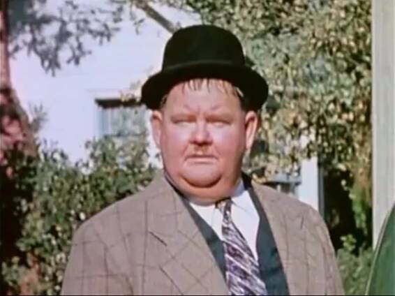 Soubor:Oliver Hardy, Still from The Tree in a Test Tube.png – Wikipedie