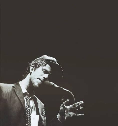 Já nepil, to klavír. Tom Waits nás naučil snít očima lidí, kterým se sny neplní